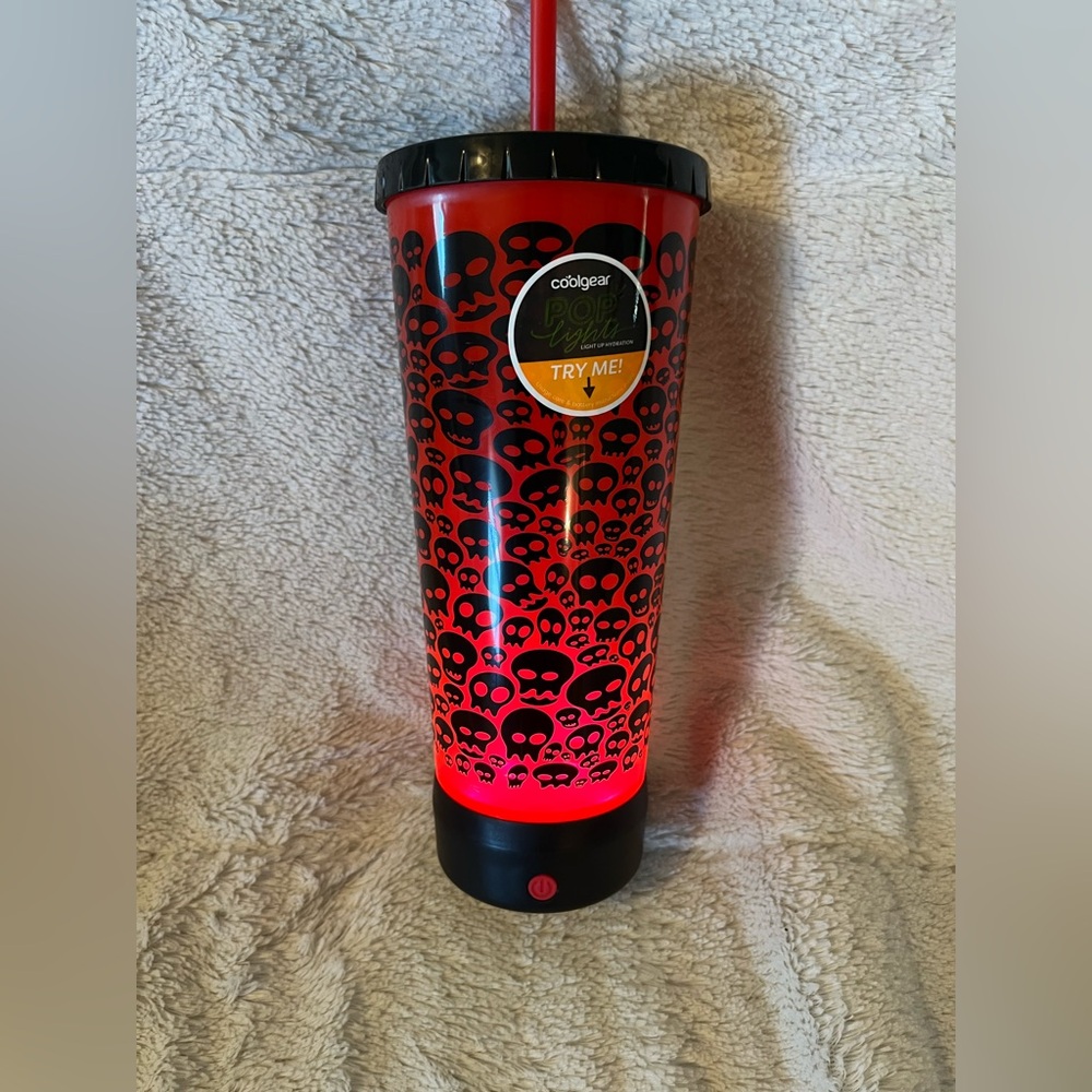 32 oz Tumbler Cup Lights Up /Flashes Skull Red Black Cool Gear Brand New